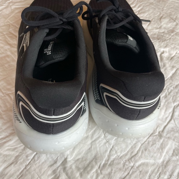 Brooks Men Black and White Athletic Running Shoes, size 12 - Picture 6 of 9